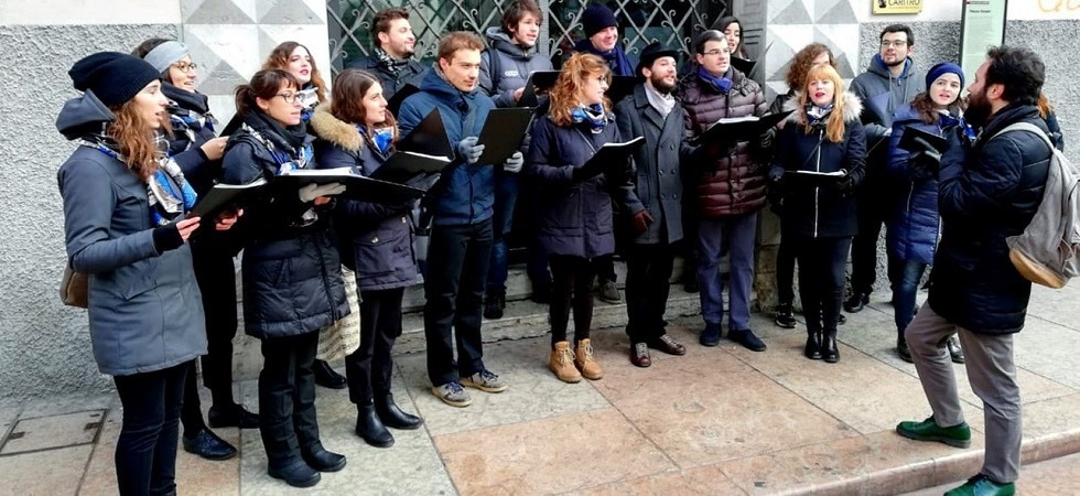 Tradizione natalizia tra versioni più classiche e arrangiamenti moderni